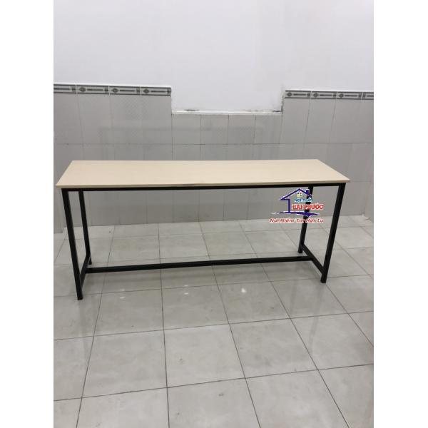 Bàn làm việc chân sắt mặt MFC 2m BLVCSMFC2M